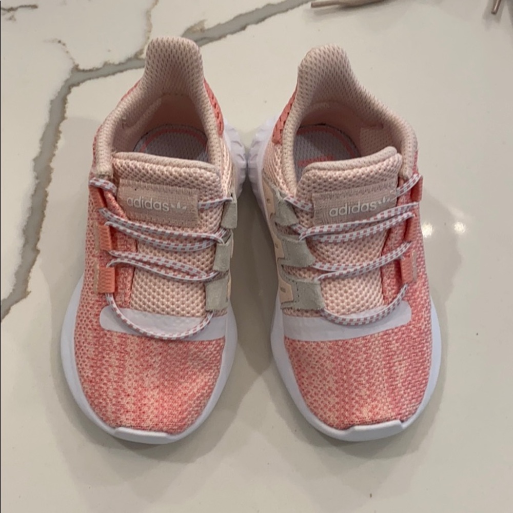 Adidas toddler tennis shoes size 6!